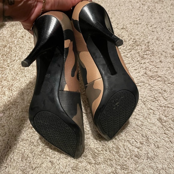 Michael Kors CAMO HEEL 👠 - Picture 2 of 8